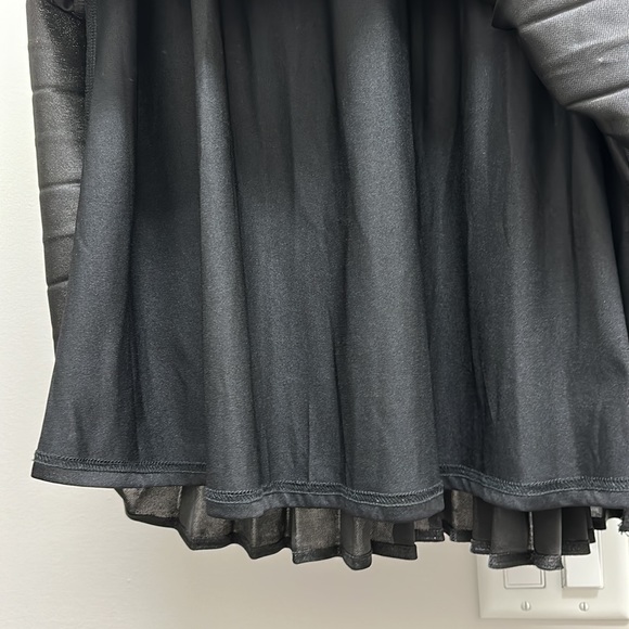 Le Lis black pleated skirt - Picture 4 of 5